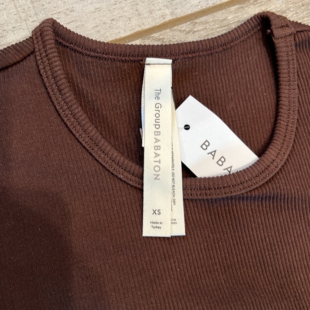NWT Aritzia long sleeve crop top size ladies xs